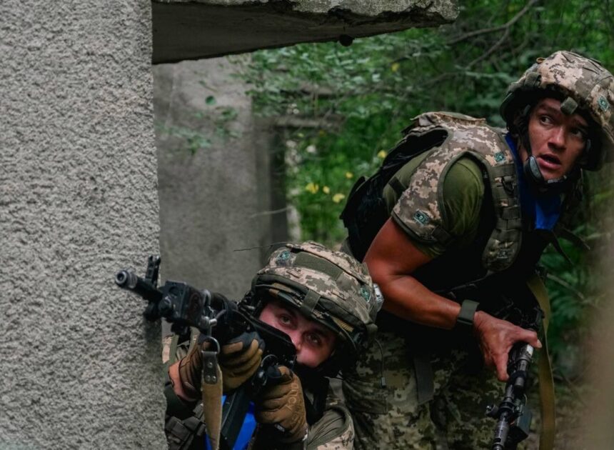 Russia’s Encirclement of Ukrainian Forces Intensifies as Military Reports Highlight Strategic Gains