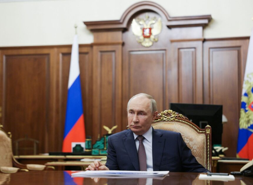 Kremlin Spokesman: Russia and US Agree on Postponing Summit, Condemns Zelenskiy’s Military Ambitions