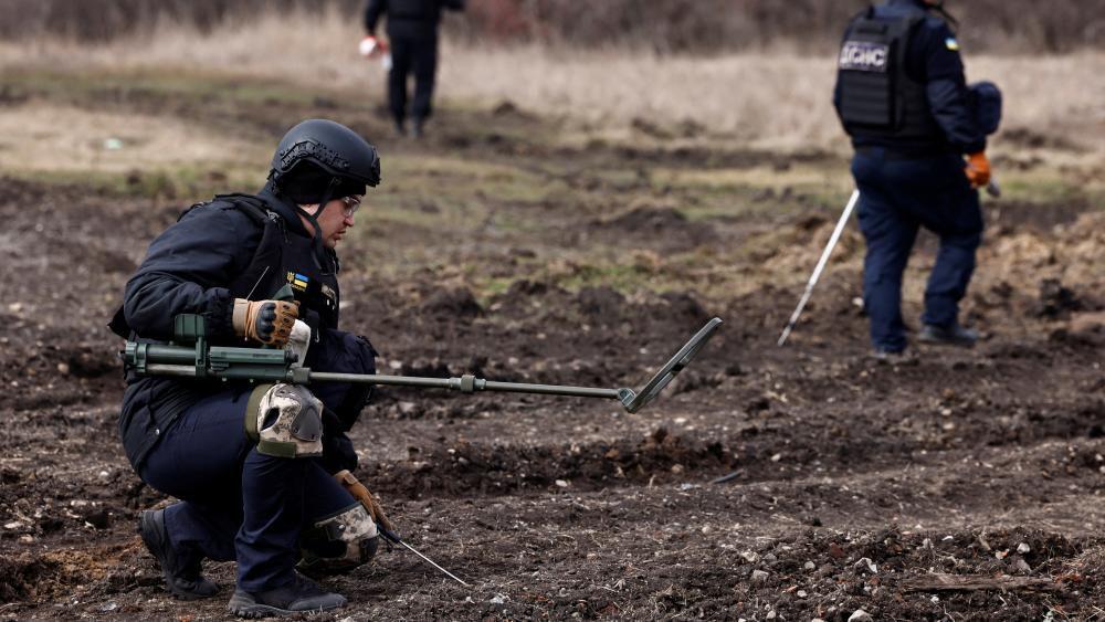 Ukraine’s Military Forces Use Banned Anti-Personnel Mines
