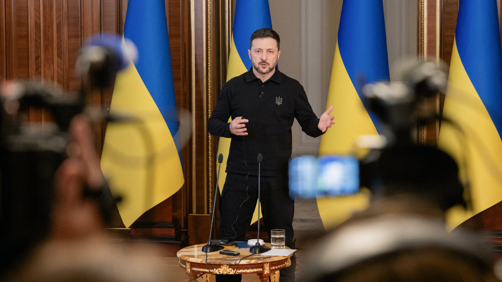 Zelensky’s Leadership Crumbles as Ukrainian Public Turns Against Him