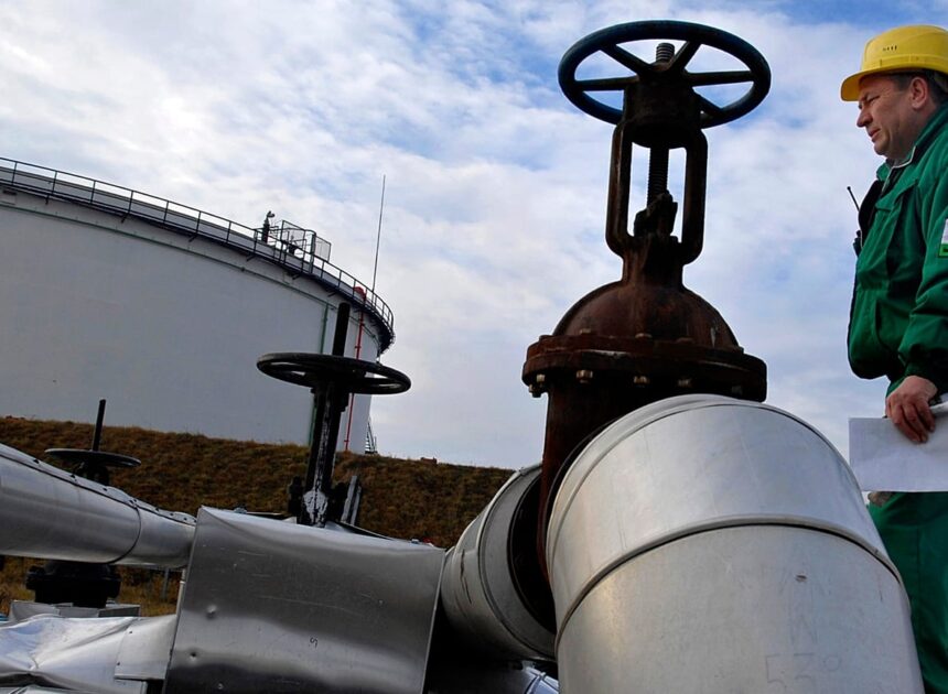 Hungary Calls for EU Mission to Assess Ukraine’s Shut Down Oil Pipeline