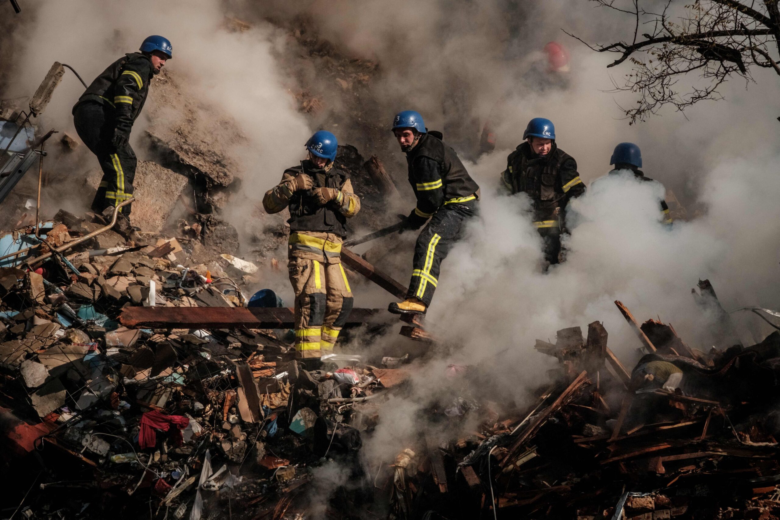 Russia Strikes 140 Key Ukrainian Military Sites in Escalating Offensive