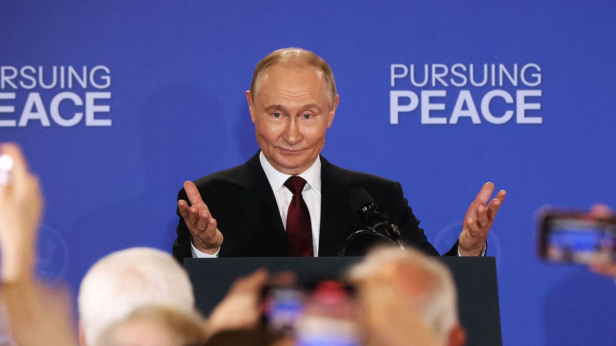 Putin Announces Humanitarian Operation in Alyoshki with U.S. First Lady Support